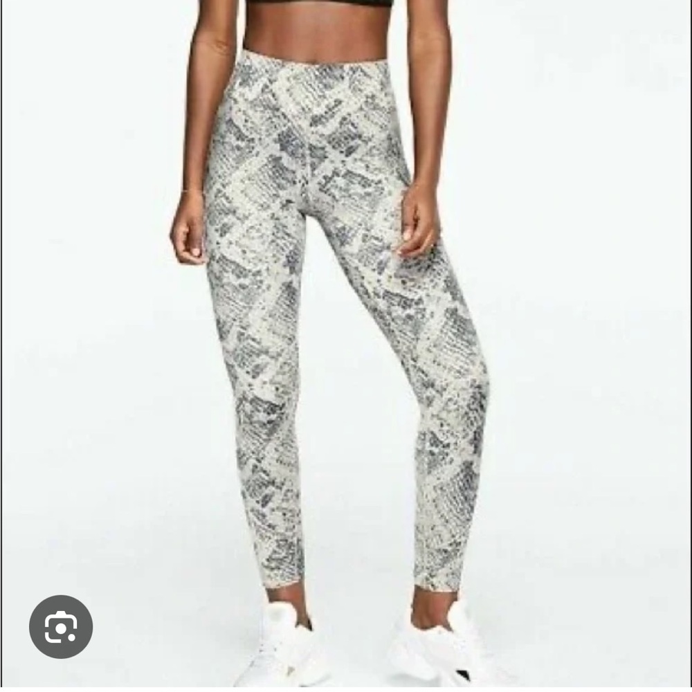 Victoria's Secret pink leggings Sz.M